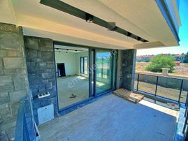 Uytundan Örende Site İçerisinde Müstakil Bahçeli 3+1 Villa