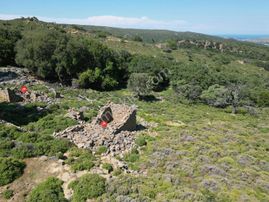 İmroz Emlak'tan Çiftlik Yapımına Uygun 2 Adet Damı Olan Arazi