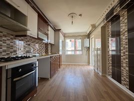 (1130) Keçiören Ataparkta 2.orta Katta Asansörlü Kilerli Satılık Boş Daire