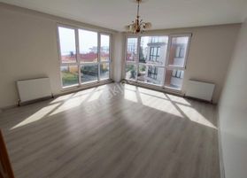 Mertcan Dan Yakacık Meydana Yürüme Arakat 3+1 İskanlı Fırsat Daire