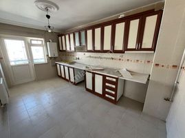 (1139) Keçiören Bağlumda Cadde Yakını 3.katta Satılık Boş Daire!!!