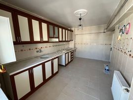 (1139) Keçiören Bağlumda Cadde Yakını 3.katta Satılık Boş Daire!!!