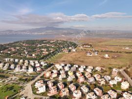 Çandarlı Tatil Köyünde Acil Satılık Villa İmarlı Arsa