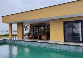 Buca Karacaağaç'ta 1750m2 Arazi İçinde Lüx Eşyalı 2+1 Havuzlu Ev