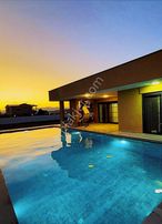 Buca Karacaağaç'ta 1750m2 Arazi İçinde Lüx Eşyalı 2+1 Havuzlu Ev