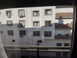 Karşıyaka Anadolu Caddesi Arka Sokağında Satılık 1+1 Daire