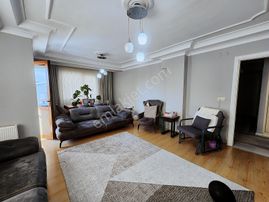 Küçük Çiğli Mahallesi'nde Satılık 3+1 Geniş Daire