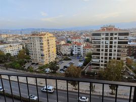 Karşıyaka Tersane Bölgesinin Karşısında Satılık 3+1 Daire