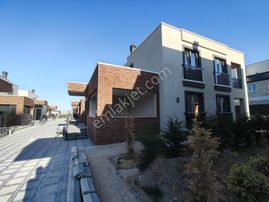 Bağlıca'da Site İçinde,5+1,sıfır,kapalı Garaj,5 Banyo,lüks Villa