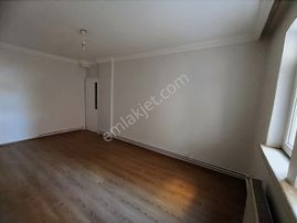 Emniyet Mah. Hbv Üniversitesine 150 Metre, Bahçe Katı,3+1 Daire