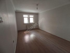 Emniyet Mah. Hbv Üniversitesine 150 Metre, Bahçe Katı,3+1 Daire