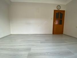 Avrupa Emlaktan Menderes Mh 115m²3+1 3.kat,metroya 5-10 Dk,25 Yıllı,kkiralık Daire-sabit Gelirlilere