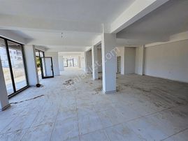 Çiftlikköy Kelebek Çayırında 350 M2 Dükkan