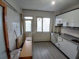 Ender Uysal Gayrimenkulden Bursa Caddesinde 3+1 İçi Yeni Tadilatlı Kiralık Daire..