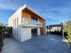 Bodrum Konacık'ta Satılık Kapalı Havuzlu Müstakil 5+2 Villa