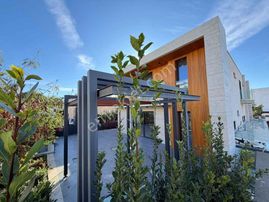 Bodrum Konacık'ta Satılık Kapalı Havuzlu Müstakil 5+2 Villa