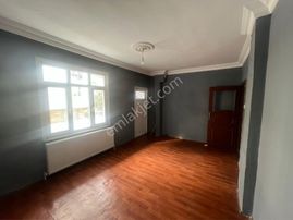 İnönü Mahallesi • Ara Kat 3+1 • 140 M² Geniş Kiralık Daire • Okula & Ulaşıma Yakın