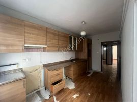 İnönü Mahallesi • Ara Kat 3+1 • 140 M² Geniş Kiralık Daire • Okula & Ulaşıma Yakın