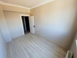 Sincan Saraycıkta 4+1 Üç Cepheli Sıfır Daıre