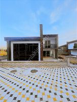 Karacakaya Mahallesinde Doğayla İç İçe 5+1 Lüks Bahçeli Villa