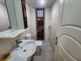 Maltepe Gmk Bulvarı'nda Ön Cephe 2+1 Kiralık Ofis