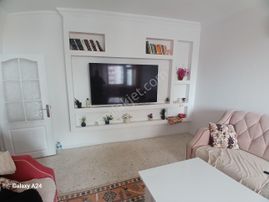 Deniz Manzaralı Merkezi Konumda Eşyalı Ayrı Mutfak 2+1