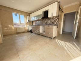 Estergon Caddesi Yakını Yapılı 3+1 Güney Cepheli Fırsat Kiralık