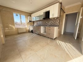 Estergon Caddesi Yakını Yapılı 3+1 Güney Cepheli Fırsat Kiralık