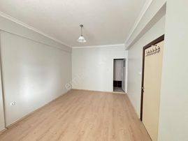 Cb'den Tekerekte Ana Cadde Üzeri Geniş Kiralık 3+1 Daire