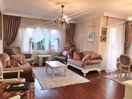 Yakakent Sitesinde Arakat 3+1 İskanlı - Kapalı Balkonlu Fırsat Daire