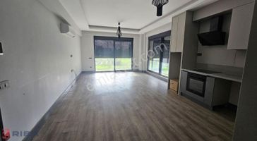 Sibel Oskanbaş'tan Bahçe Kullanımlı Geniş Daire