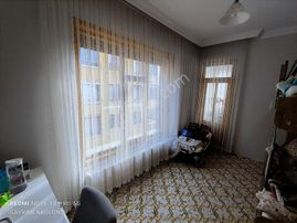 Kırbaşı Caddesinde 4+1 Arakat 220 M2 Satılık Daire