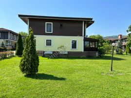 Sapanca’da Site İçinde Satılık Villa..