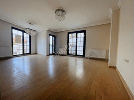 Çekmeköy Zind Üç Konak Sitesi Arakat 2+1 Satlık Boş Daire