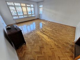 Arel'den Yücetepe İlk Sk.'ta 2.kat Bakımlı Montalamalı Öncph.3+1