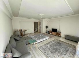 Orhan Emlak'tan Muradiye'de Cadde Üzeri Satılık 3+1 Daire