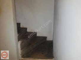 Caddeye Cephe Köşe Mağaza