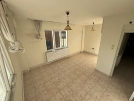 Akçay Köşemden Denize 500 M Ön Cephe Ara Kat 2+1 Kiralık Daire