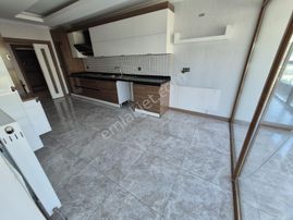 Arel'den Bağlıca Three Life Sitesi 4.kat Geniş Kullanışlı 4+1