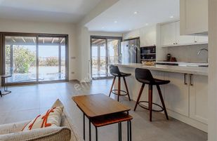 Bodrum Merkez'de Yenilenmiş, Deniz Manzaralı Bahçe Dubleks