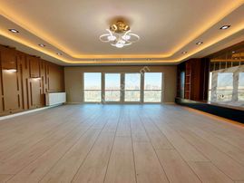 Metrobüse 10 Dk Havuzlu Güvenlikli Site İçi 120m2 Fırsat Daire !