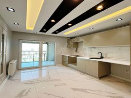 Metrobüse 10 Dk Havuzlu Güvenlikli Site İçi 120m2 Fırsat Daire !