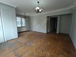 İçerenköy'de Bostancı Metroya Yakın Boyalı 3+1 95 M² Net