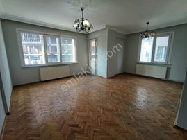 İçerenköy'de Bostancı Metroya Yakın Boyalı 3+1 95 M² Net