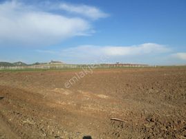 Karaömerli Göl Manzaralı Etrafı Çevrili