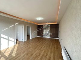 Uzman Emlak'dan İncirli Mh'de Yunusemre Caddesinde Ultralüx Yapılı 3+1 Daire