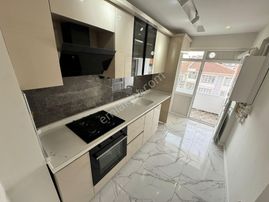 Emsalsiz Yunus Emre Cadde Üzeri 3+1 Lüx Yapılı Katta Ön Cephe!!!