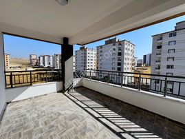 Turkuaz'dan Tuzlugöl'de Site İçinde Aydınlık 3+1 Kiralık