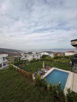 Başiskele´de Müstakil Girişli Ve Havuzlu 4.5+1 Satılık Villa