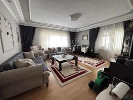 Tanrıverdi'den Satılık Ana Cadde Üzerinde 5+1 Dublex Daire